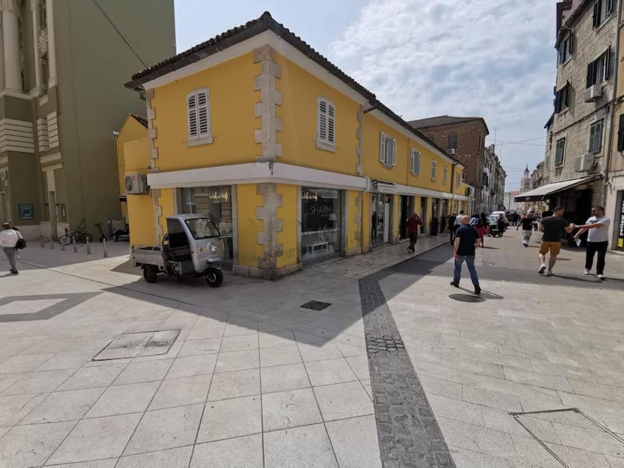Teni Spalato Esterno foto