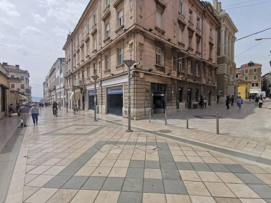 Teni Spalato Esterno foto