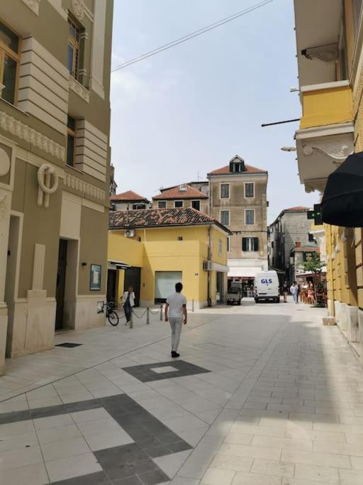 Teni Spalato Esterno foto
