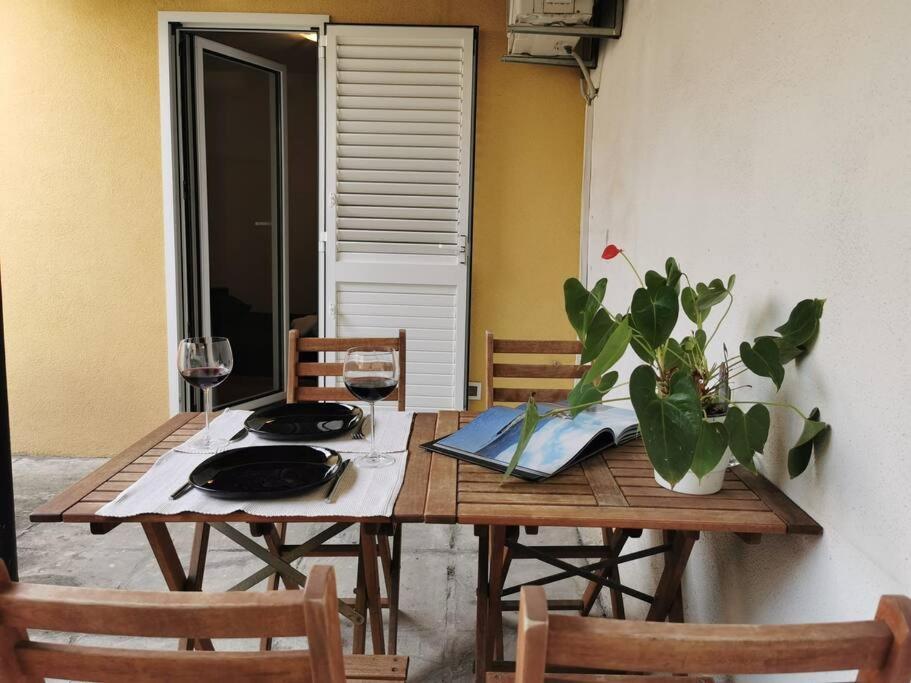 Teni Spalato Esterno foto