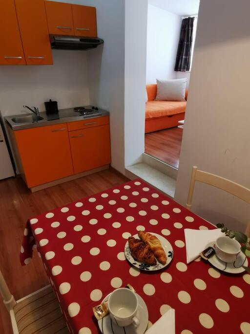 Teni Spalato Esterno foto